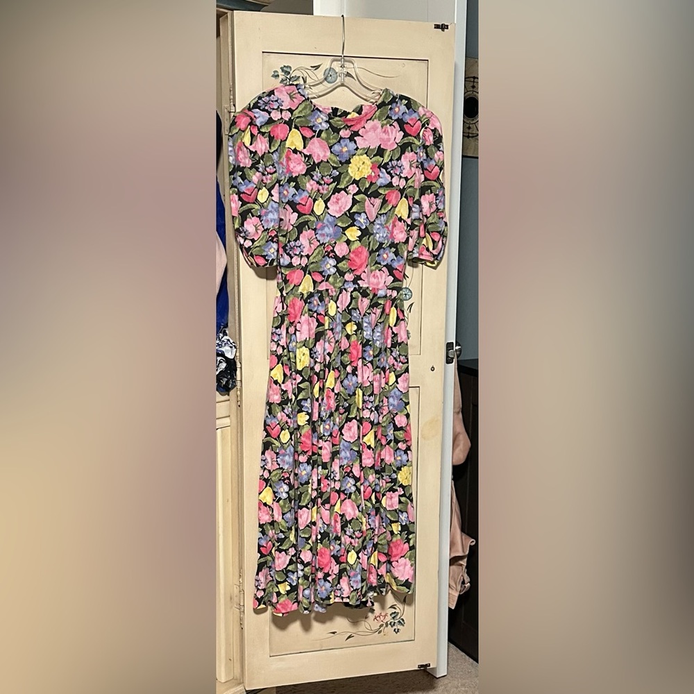Chic Pink and Yellow Maxi Dress with Flowing Silhouette